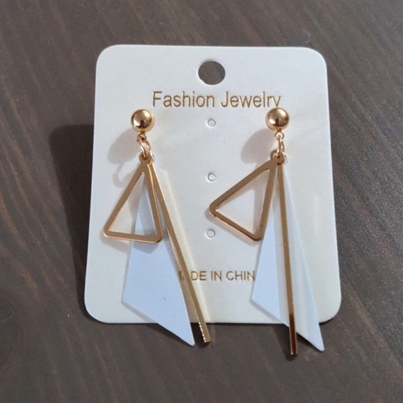 NWT gold white metal minimalist triangle geometric dangle bar stub earrings - Picture 4 of 4